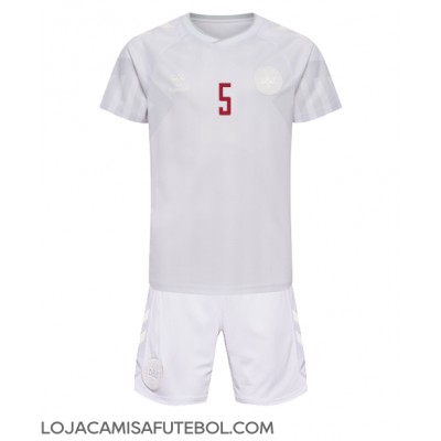 Camisa de Futebol Dinamarca Joakim Maehle #5 Equipamento Secundário Infantil Mundo 2022 Manga Curta (+ Calças curtas)